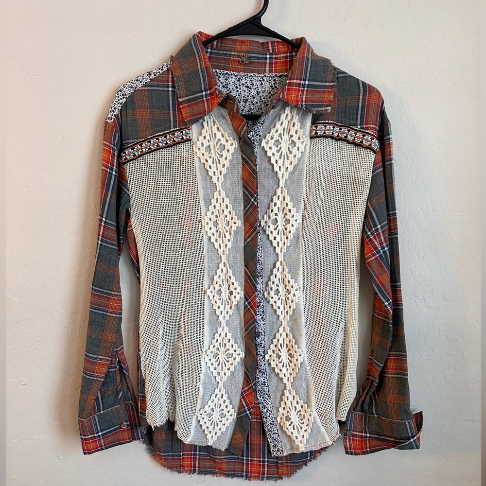 Gimmicks western button down shirt with crochet and beading (size sm)